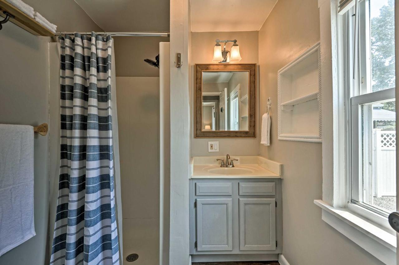 The Blue Crab Cottage - 3 Blocks From The Beach! Colonial Beach Exterior photo